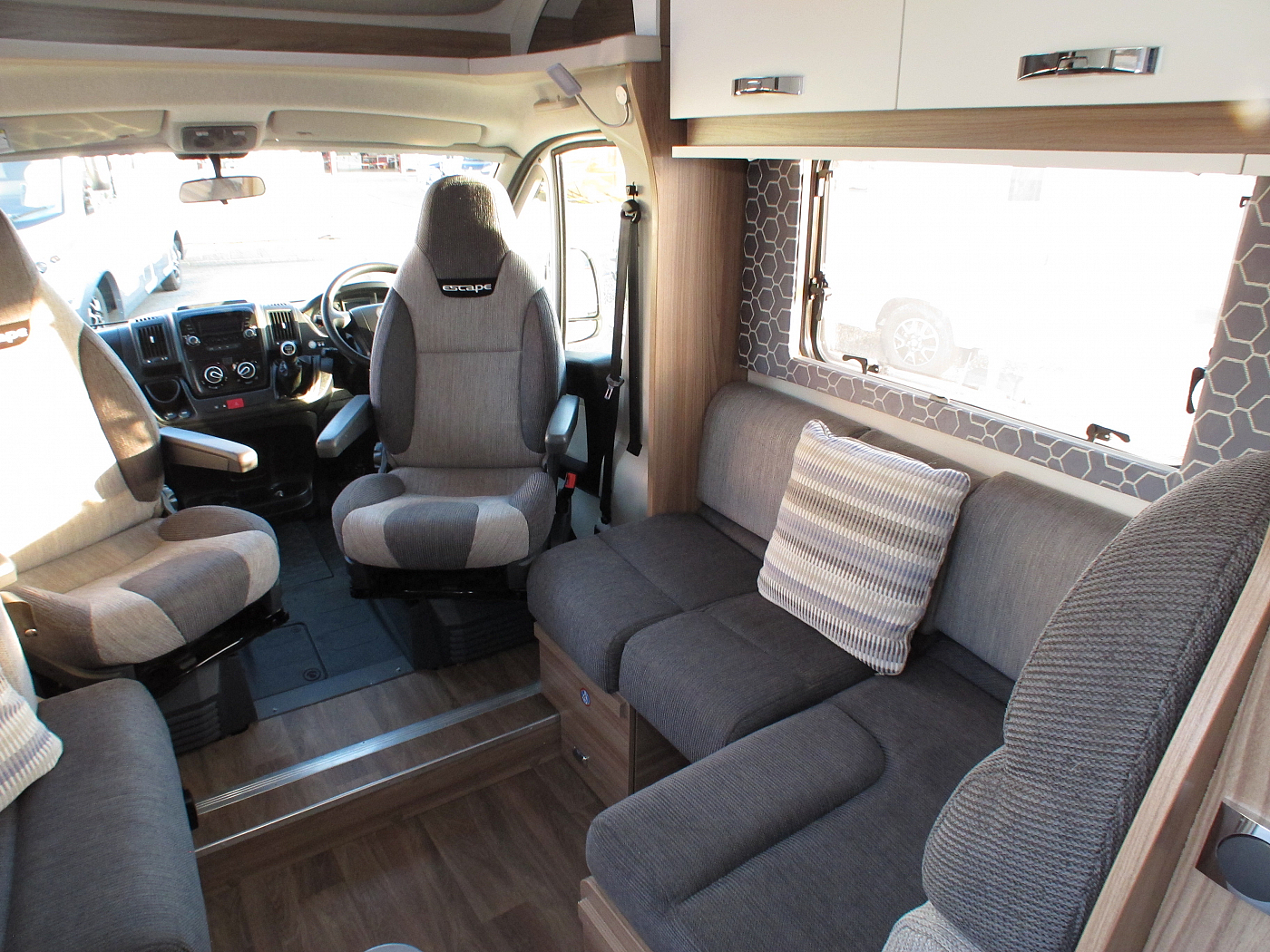 used-2018-swift-escape-695-for-sale-3500kg-6-berth-continental