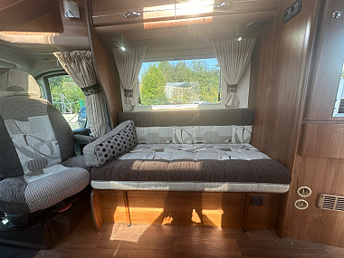  2014-autosleeper-nuevo-for-sale-uc6178-17.jpg