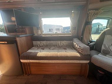  2014-autosleeper-nuevo-for-sale-uc6178-18.jpg