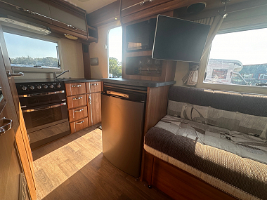  2014-autosleeper-nuevo-for-sale-uc6178-19.jpg