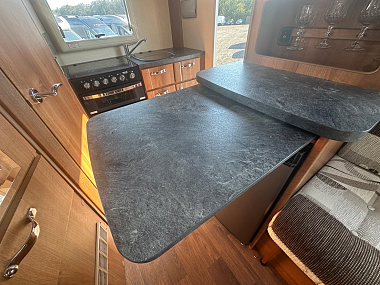  2014-autosleeper-nuevo-for-sale-uc6178-20.jpg