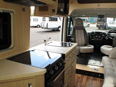  2017-autosleeper-kingham-for-sale-uc5777-22.jpg