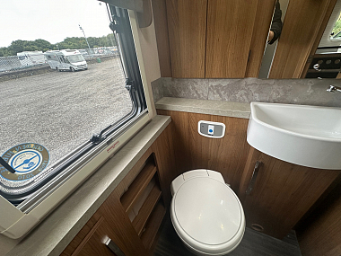  2017-autotrail-tracker-rs-for-sale-uc6171-45.jpg