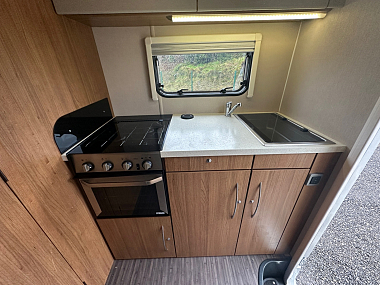  2017-autotrail-tribute-620-for-sale-ros307-24.jpg