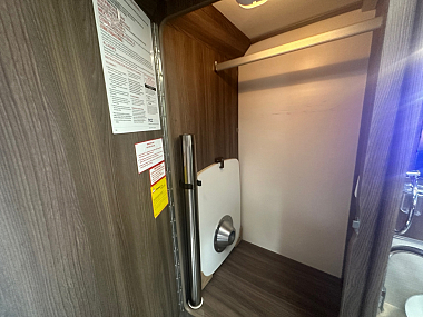  2019-autosleeper-broadway-eb-for-sale-uc6153-44.jpg