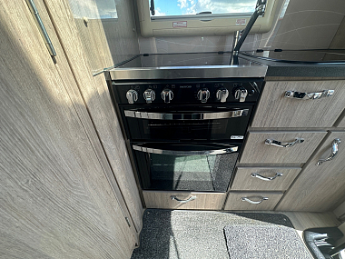  2019-autosleeper-nuevo-for-sale-uc6154-29.jpg