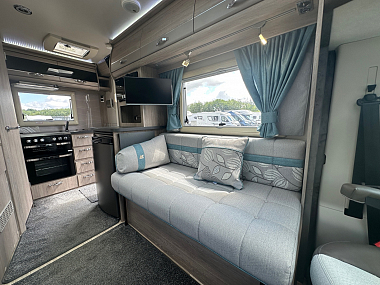  2019-autosleeper-nuevo-for-sale-uc6154-60.jpg