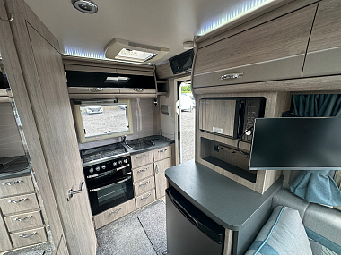  2019-autosleeper-nuevo-for-sale-uc6154-61.jpg