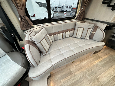  2020-autosleeper-kingham-for-sale-uc6193-12.jpg