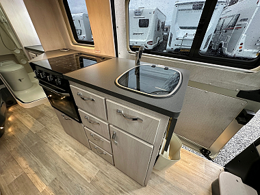  2020-autosleeper-kingham-for-sale-uc6193-13.jpg