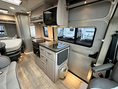  2020-autosleeper-kingham-for-sale-uc6193-46.jpg