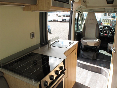  2021-autotrail-v-line-635se-for-sale-at4622-34.jpg