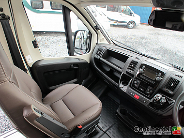  2021-dormobile-renaissance-for-sale-uc5908-16.jpg